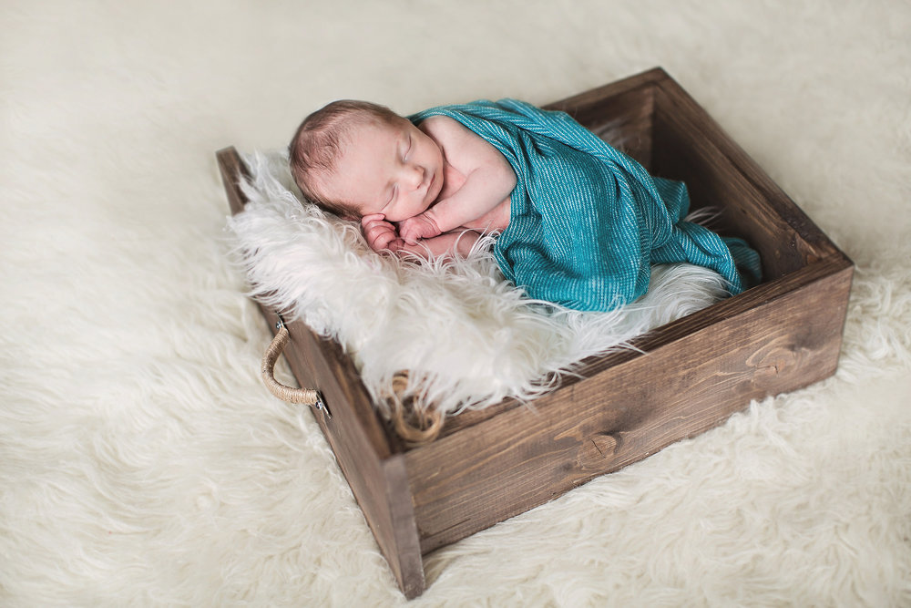  lifestyle_newborn_session_tips_ideas_photography_props_wraps_pics.jpg 