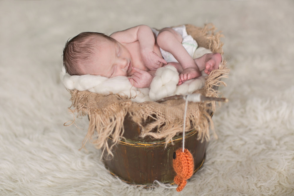  lifestyle_newborn_session_tips_ideas_photography_props_wraps_picture_boy.jpg 