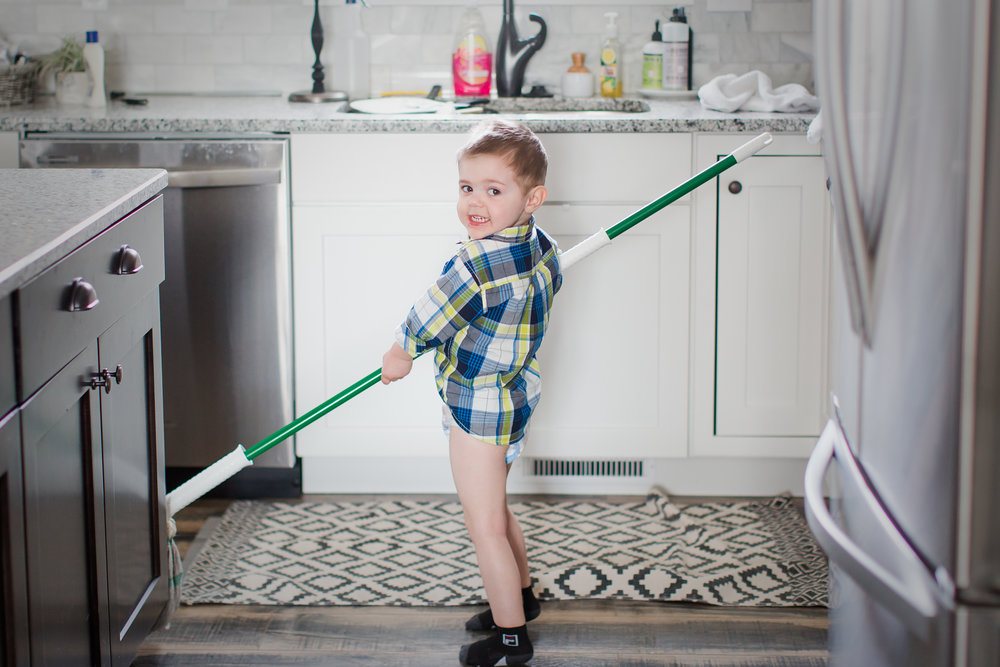  toddler_cleaning_work_life_balance_photographer_mom_business_women_tips-4 